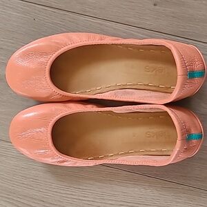 Peach poppy tieks